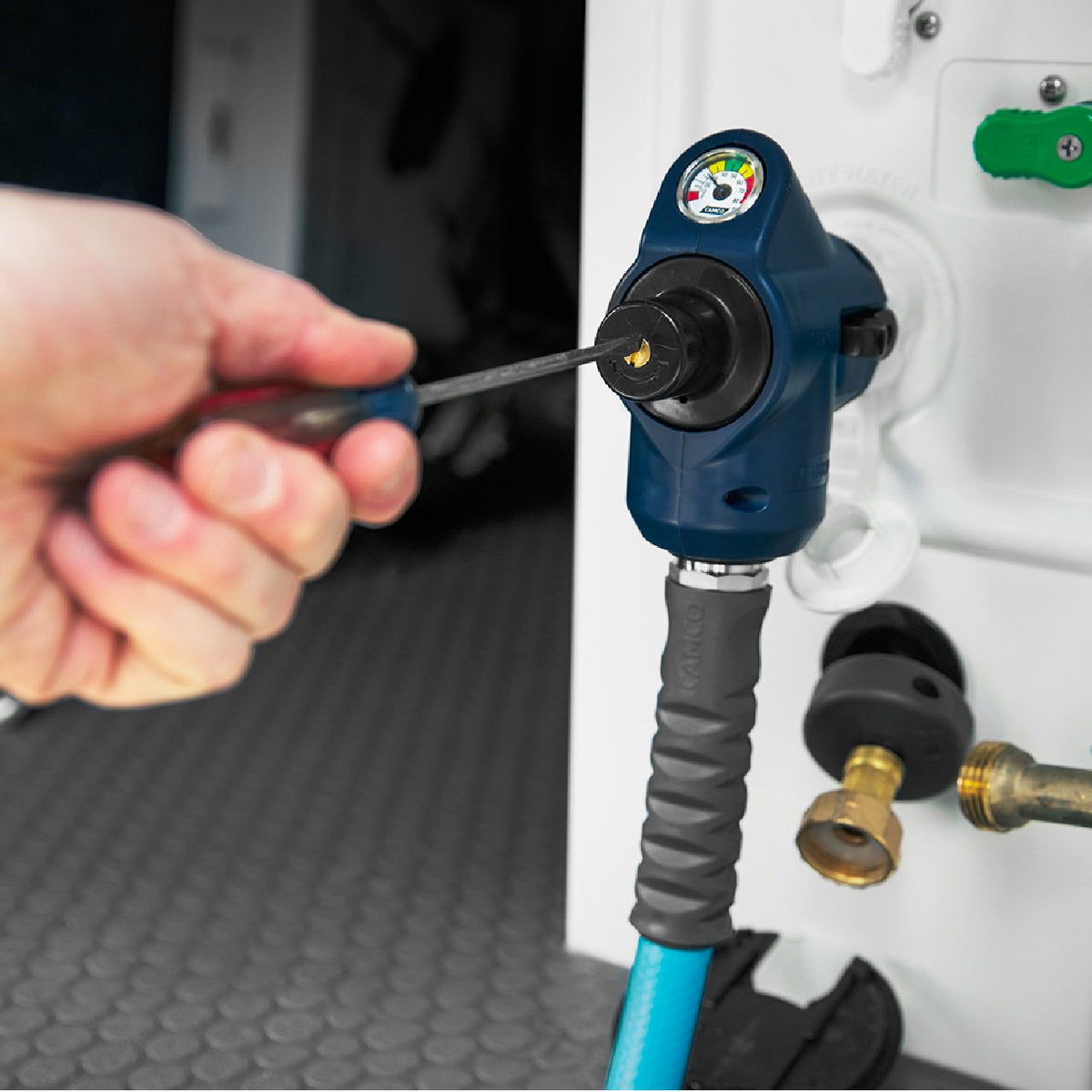 Camco 90 Degree Adjustable RV Water Pressure Regulator w/Gauge
