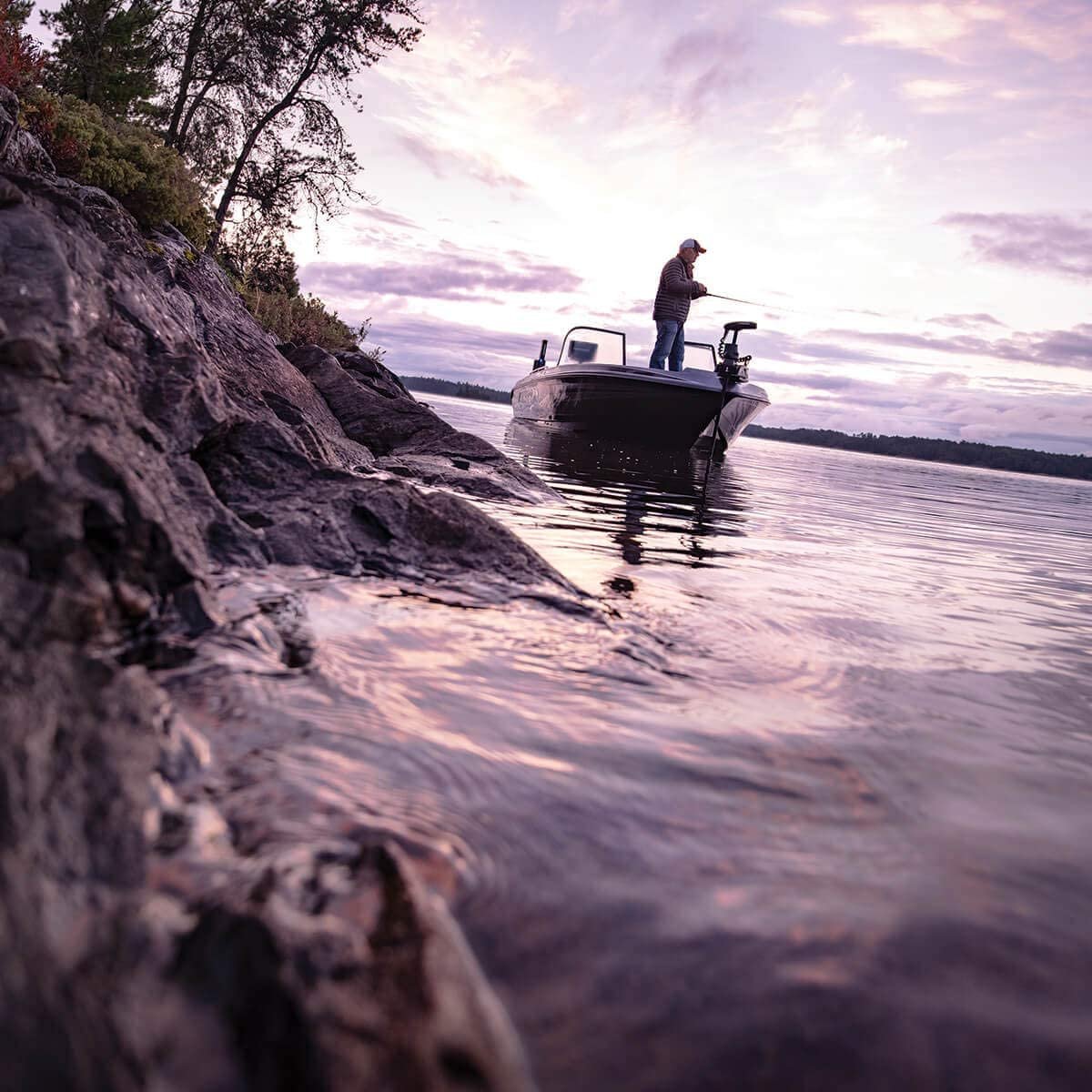 Minn Kota Ulterra Freshwater Electric-Steer Bow-Mount Trolling Motor with Universal Sonar 2 & i-Pilot GPS, 80 lbs Thrust